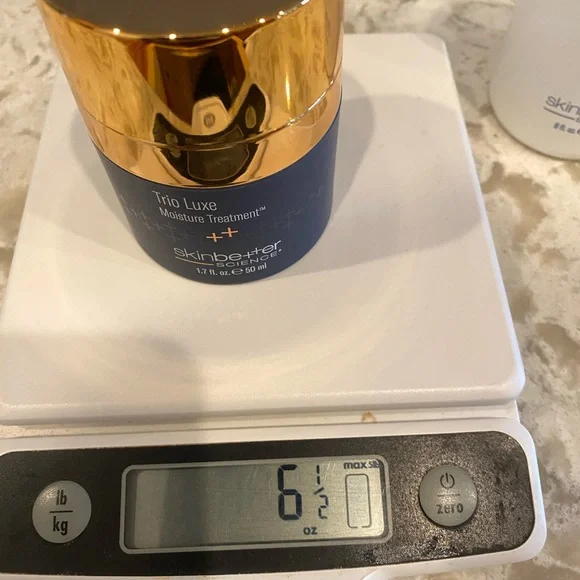 Trio Luxe Moisture Treatment and Cleansing Gel Set - Picture 6 of 8